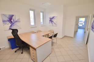 Soubor čtyř kanceláří s příslušenstvím, 84 m2