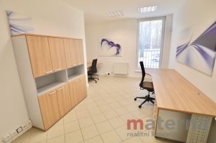 Soubor čtyř kanceláří s příslušenstvím, 84 m2