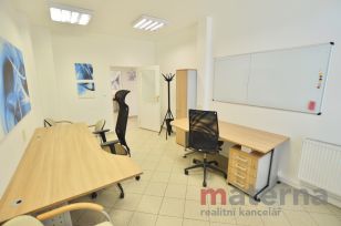 Soubor čtyř kanceláří s příslušenstvím, 84 m2