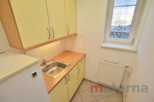 Soubor čtyř kanceláří s příslušenstvím, 84 m2