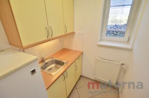 Soubor čtyř kanceláří se zázemím