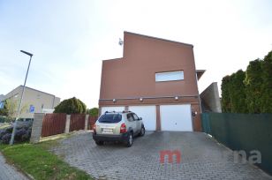 Byt (ŘRD) 4+kk, pozemek 197 m2